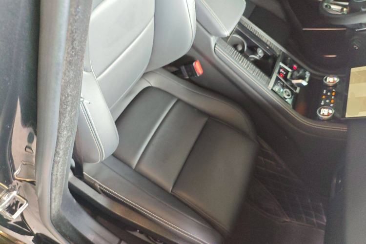 Used Jaguar XFL 2021 XFL 2.0T P250 All-Wheel-Drive Shimmering Black Sport Edition Right Front Seat