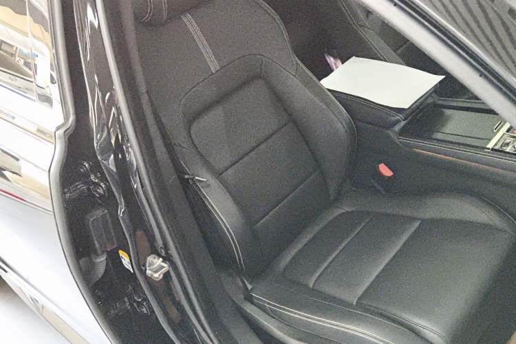 Used Jaguar XFL 2021 XFL 2.0T P250 Two-Wheel-Drive Elite Sport Edition Right Front Seat