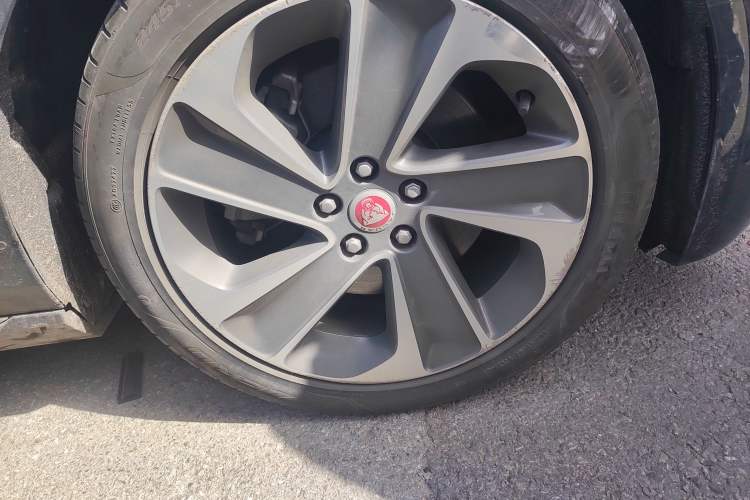 Used Jaguar XFL 2021 XFL 2.0T P200 Two-Wheel-Drive Elite Luxury Edition Right Front Wheel Hub