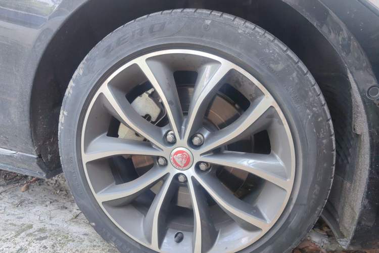 Used Jaguar XFL 2021 XFL 2.0T P250 Two-Wheel-Drive Elite Sport Edition Right Front Wheel Hub