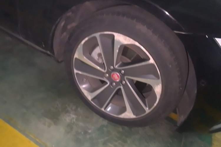 Used Jaguar XFL 2021 XFL 2.0T P200 Two-Wheel-Drive Elite Luxury Edition Right Front Wheel Hub