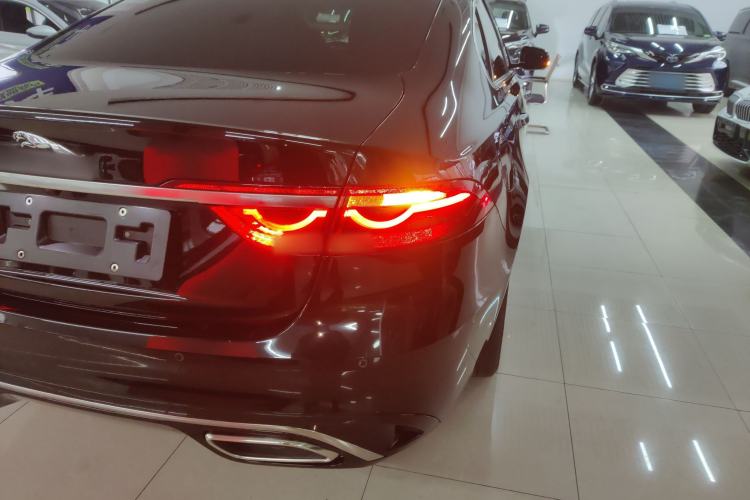 Used Jaguar XFL 2021 XFL 2.0T P250 Two-Wheel-Drive Luxury Deluxe Edition Right Rear Taillight