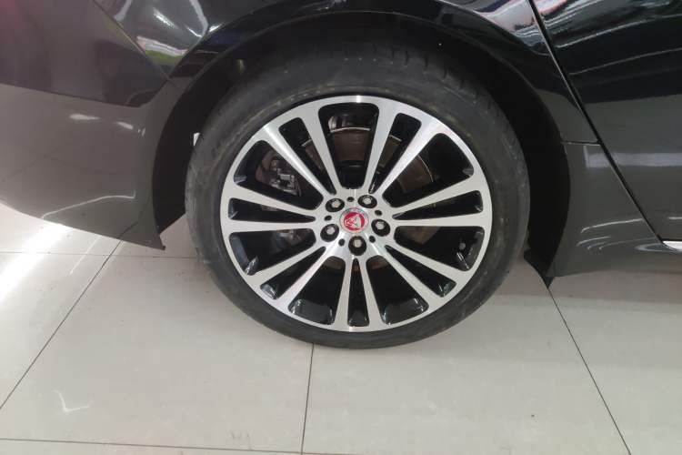 Used Jaguar XFL 2021 XFL 2.0T P250 Two-Wheel-Drive Luxury Deluxe Edition Right Rear Wheel Hub