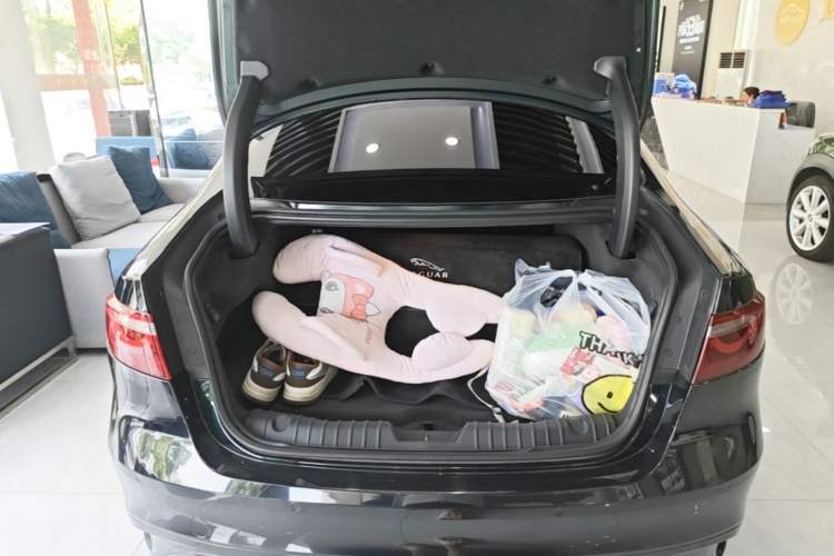 Used Jaguar XFL 2021 XFL 2.0T P250 Two-Wheel-Drive Elite Sport Edition Trunk
