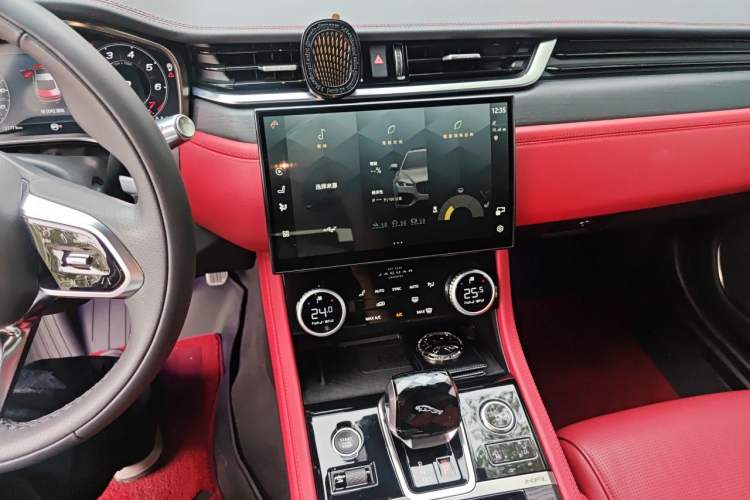 Used Jaguar XFL 2021 XFL 2.0T P300 All-Wheel-Drive Flagship Sport Edition Audio And AC Panel