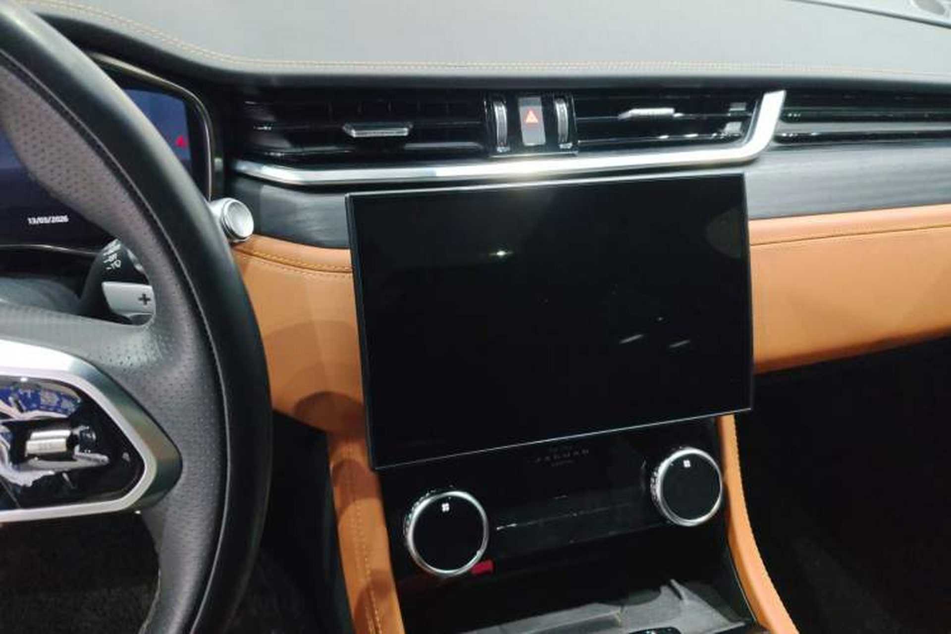 Used Jaguar XFL 2021 XFL 2.0T P250 Two-Wheel-Drive Elite Sport Edition Audio And AC Panel