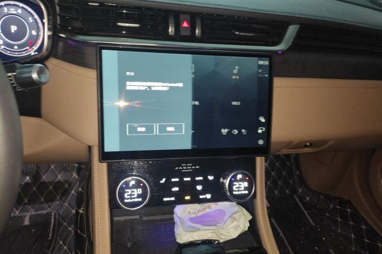 Used Jaguar XFL 2021 XFL 2.0T P250 Two-Wheel-Drive Luxury Deluxe Edition Audio And AC Panel