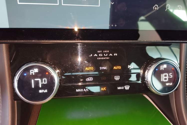 Used Jaguar XFL 2021 XFL 2.0T P200 Two-Wheel-Drive Elite Luxury Edition Audio And AC Panel