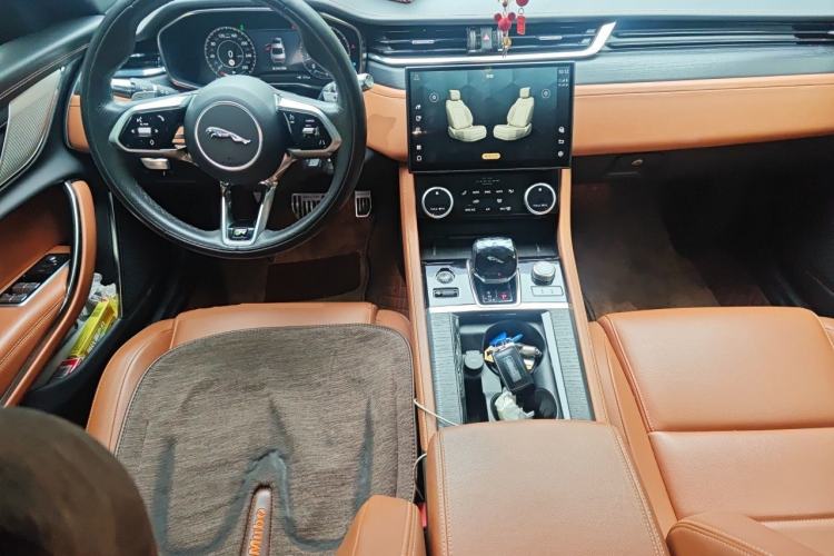 Used Jaguar XFL 2021 XFL 2.0T P250 Two-Wheel-Drive Elite Sport Edition Center Console