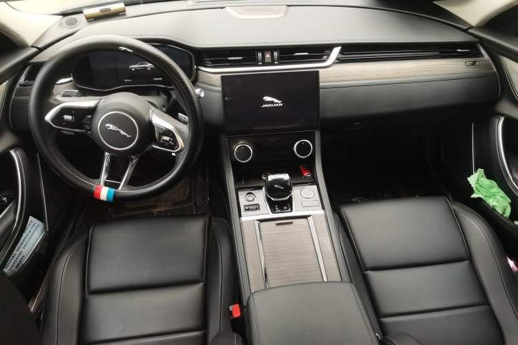 Used Jaguar XFL 2021 XFL 2.0T P200 Two-Wheel-Drive Elite Luxury Edition Center Console