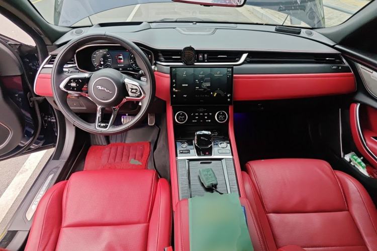 Used Jaguar XFL 2021 XFL 2.0T P300 All-Wheel-Drive Flagship Sport Edition Center Console