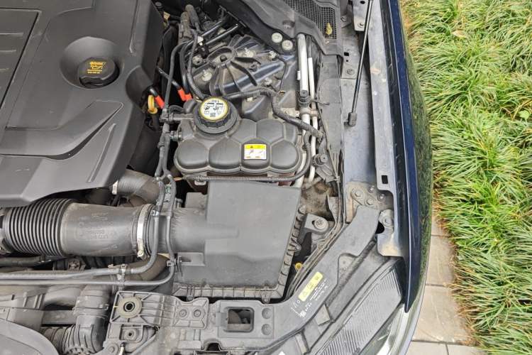 Used Jaguar XFL 2021 XFL 2.0T P250 Two-Wheel-Drive Elite Sport Edition Engine Bay Left