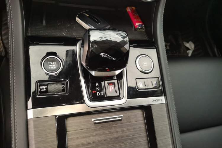 Used Jaguar XFL 2021 XFL 2.0T P200 Two-Wheel-Drive Elite Luxury Edition Gear Lever
