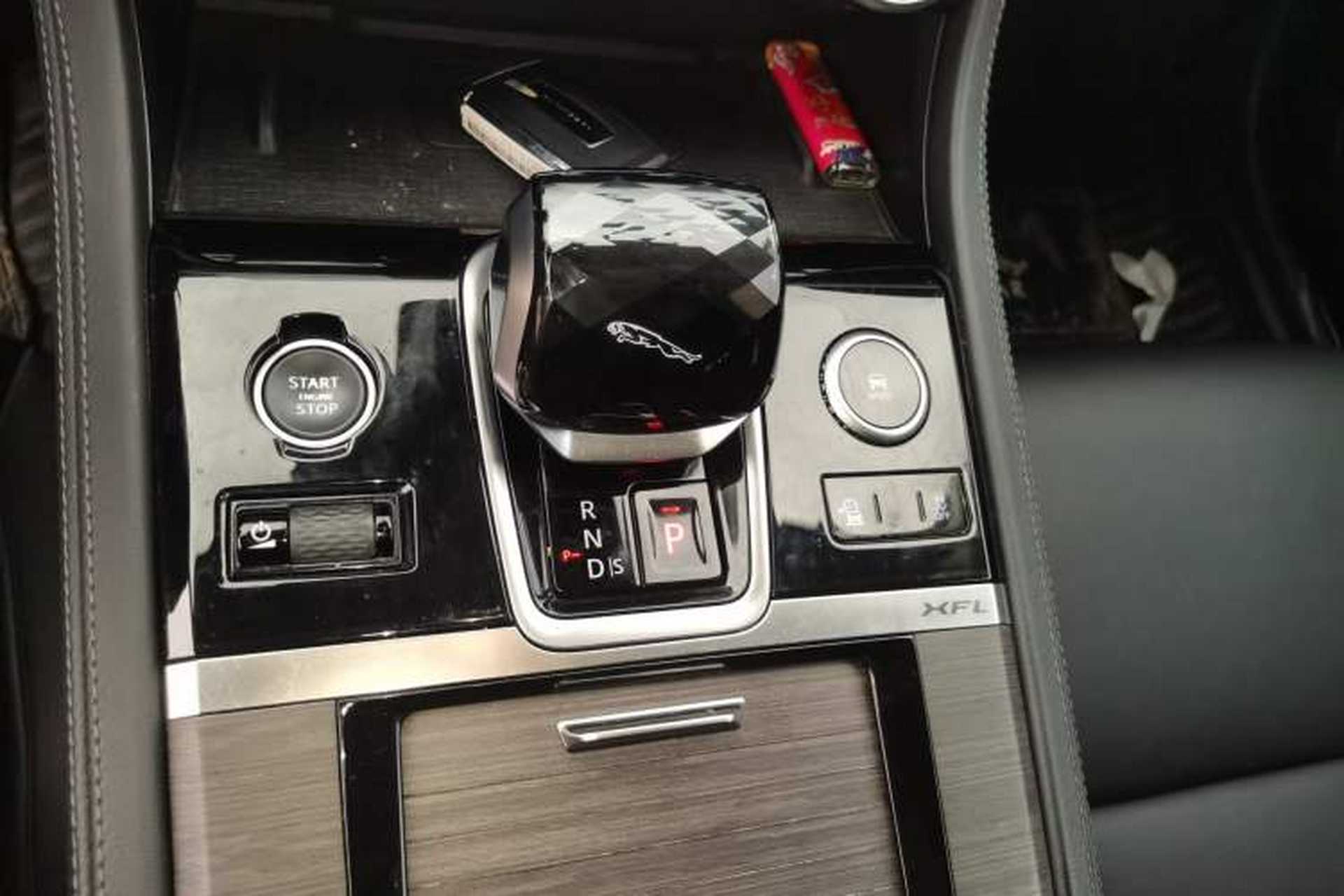 Used Jaguar XFL 2021 XFL 2.0T P200 Two-Wheel-Drive Elite Luxury Edition Gear Lever