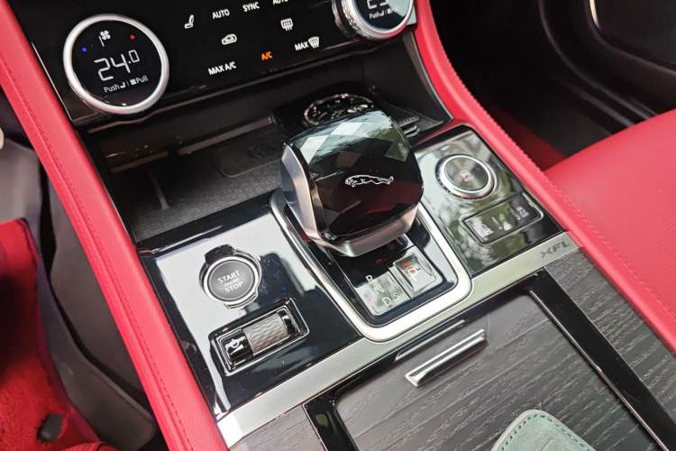 Used Jaguar XFL 2021 XFL 2.0T P300 All-Wheel-Drive Flagship Sport Edition Gear Lever