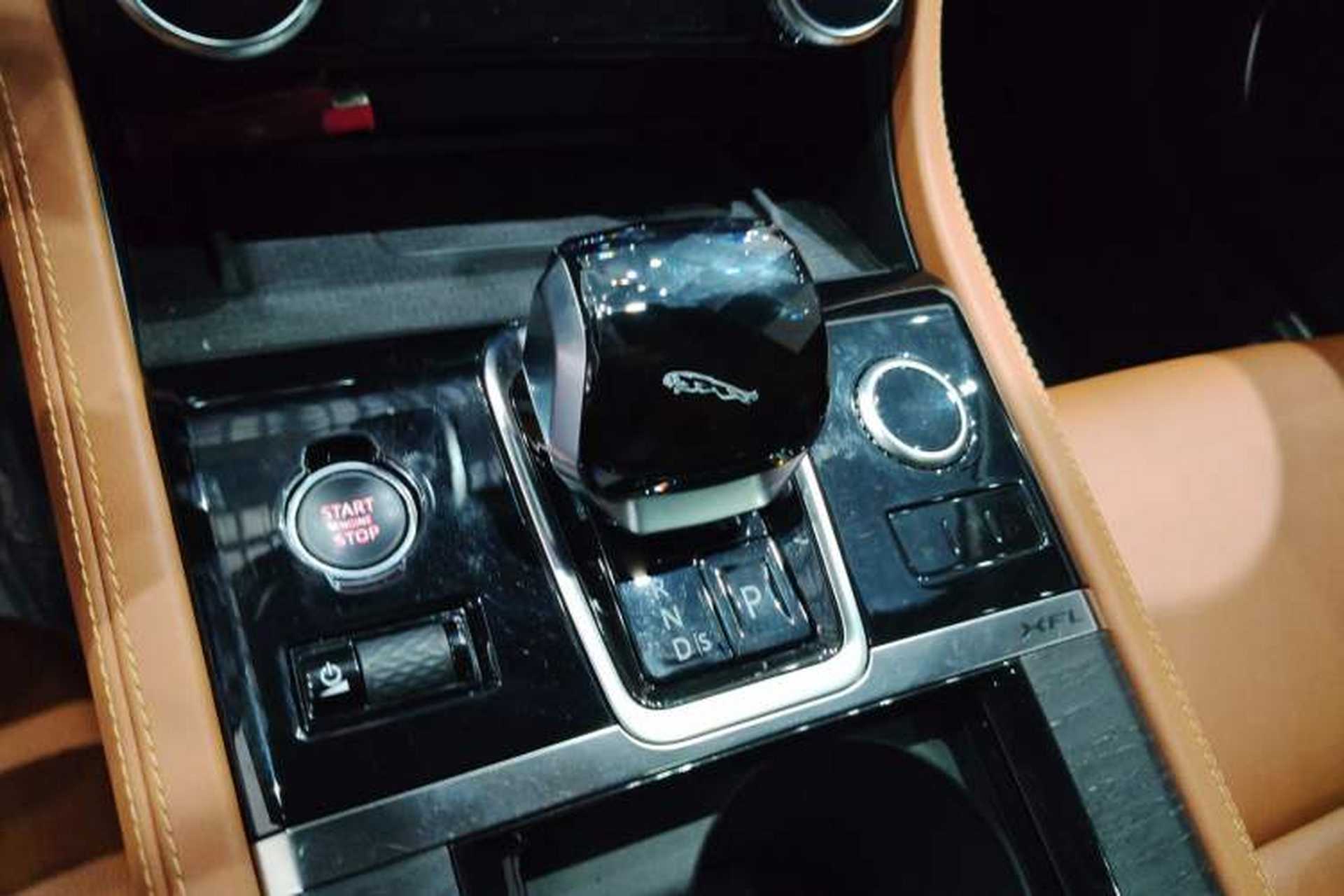 Used Jaguar XFL 2021 XFL 2.0T P250 Two-Wheel-Drive Elite Sport Edition Gear Lever
