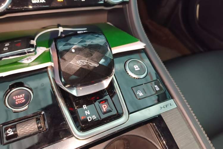 Used Jaguar XFL 2021 XFL 2.0T P200 Two-Wheel-Drive Elite Luxury Edition Gear Lever