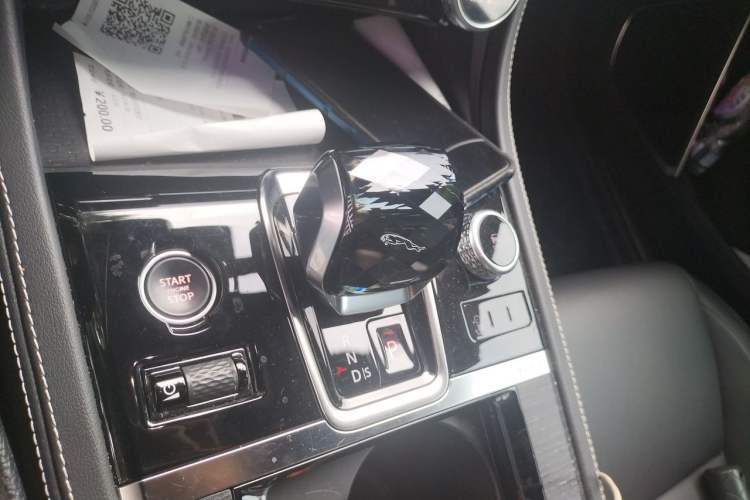Used Jaguar XFL 2021 XFL 2.0T P250 Two-Wheel-Drive Elite Sport Edition Gear Lever
