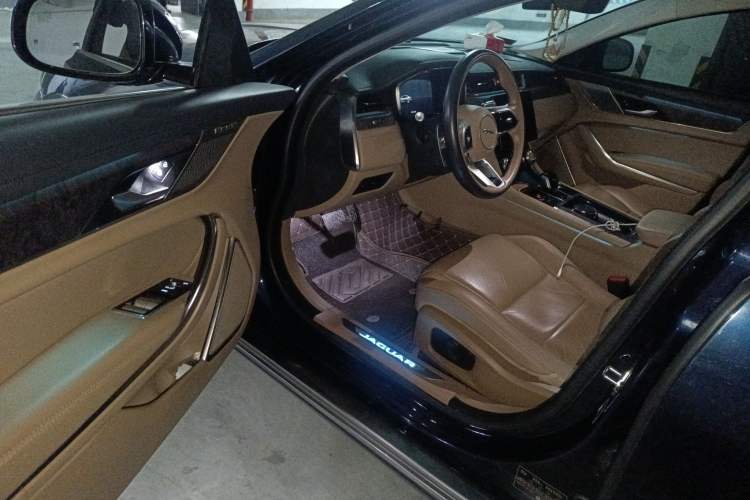 Used Jaguar XFL 2021 XFL 2.0T P250 Two-Wheel-Drive Luxury Deluxe Edition Interior 3