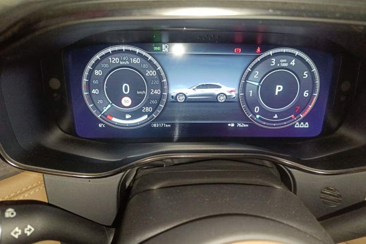 Used Jaguar XFL 2021 XFL 2.0T P250 Two-Wheel-Drive Luxury Deluxe Edition Odometer Close Up
