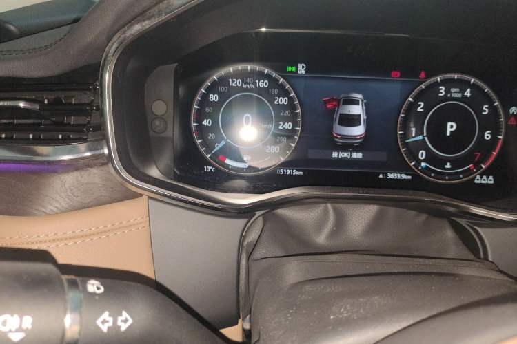 Used Jaguar XFL 2021 XFL 2.0T P250 Two-Wheel-Drive Luxury Deluxe Edition Odometer Close Up