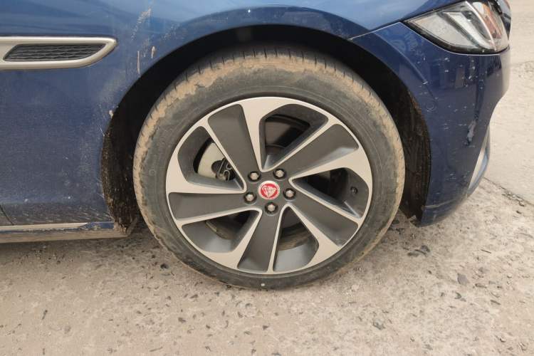 Used Jaguar XFL 2021 XFL 2.0T P200 Two-Wheel-Drive Elite Luxury Edition Right Front Wheel Hub