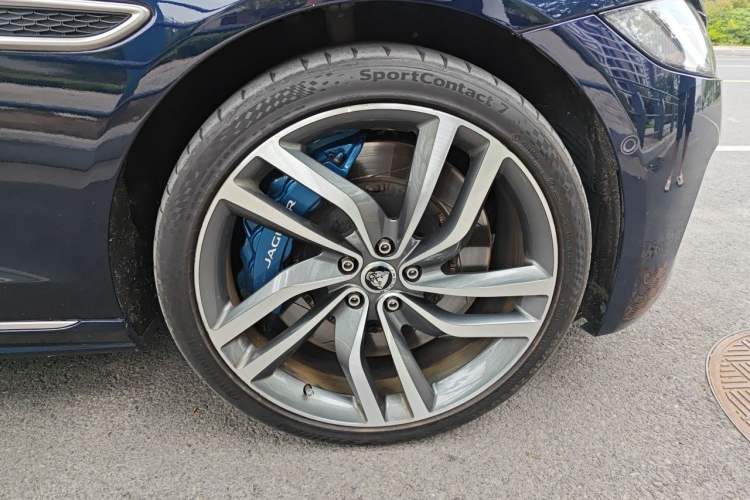 Used Jaguar XFL 2021 XFL 2.0T P300 All-Wheel-Drive Flagship Sport Edition Right Front Wheel Hub