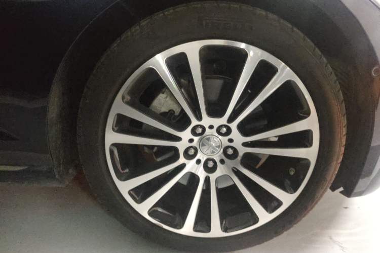Used Jaguar XFL 2021 XFL 2.0T P250 Two-Wheel-Drive Luxury Deluxe Edition Right Front Wheel Hub