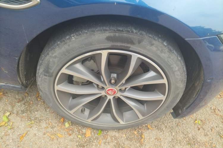 Used Jaguar XFL 2021 XFL 2.0T P250 Two-Wheel-Drive Elite Sport Edition Right Front Wheel Hub