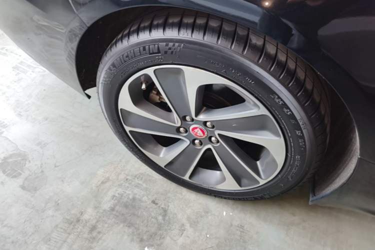Used Jaguar XFL 2021 XFL 2.0T P200 Two-Wheel-Drive Elite Luxury Edition Right Rear Wheel Hub