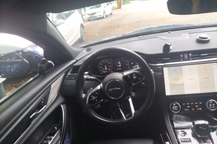 Used Jaguar XFL 2021 XFL 2.0T P250 Two-Wheel-Drive Elite Sport Edition Steering Wheel
