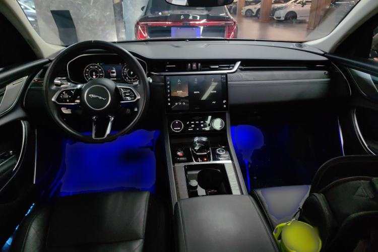 Used Jaguar XFL 2021 XFL 2.0T P250 Two-Wheel-Drive Luxury Deluxe Edition Center Console