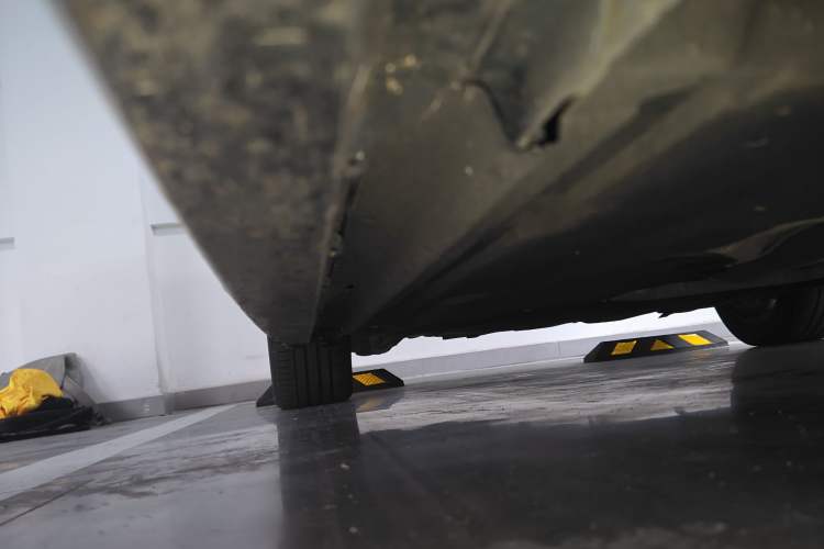 Used Jaguar XFL 2021 XFL 2.0T P250 Two-Wheel-Drive Elite Sport Edition Chassis Front Right