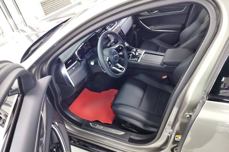 Used Jaguar XFL 2021 XFL 2.0T P250 All-Wheel-Drive Shimmering Black Sport Edition Driver Seat