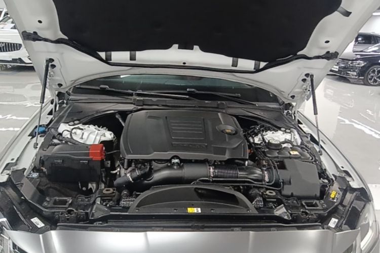 Used Jaguar XFL 2021 XFL 2.0T P250 Two-Wheel-Drive Elite Sport Edition Engine Bay