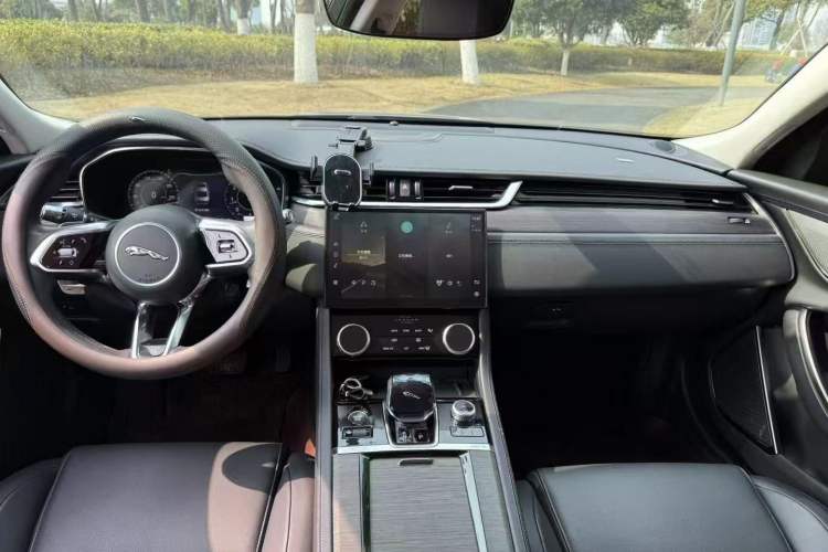 Used Jaguar XFL 2021 XFL 2.0T P200 Two-Wheel-Drive Elite Luxury Edition Interior 1