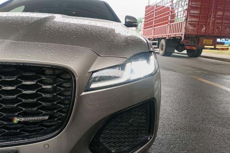 Used Jaguar XFL 2021 XFL 2.0T P250 All-Wheel-Drive Shimmering Black Sport Edition Left Front Headlight