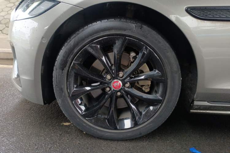 Used Jaguar XFL 2021 XFL 2.0T P250 All-Wheel-Drive Shimmering Black Sport Edition Left Front Wheel Hub