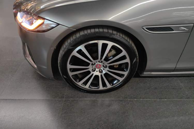 Used Jaguar XFL 2021 XFL 2.0T P250 Two-Wheel-Drive Luxury Deluxe Edition Left Front Wheel Hub