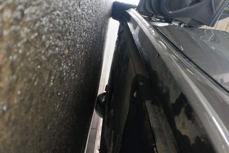 Used Jaguar XFL 2021 XFL 2.0T P250 All-Wheel-Drive Shimmering Black Sport Edition Left Side Sill