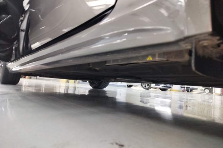 Used Jaguar XFL 2021 XFL 2.0T P250 All-Wheel-Drive Shimmering Black Sport Edition Left Side Sill