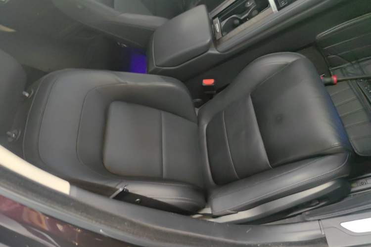Used Jaguar XFL 2021 XFL 2.0T P250 Two-Wheel-Drive Luxury Deluxe Edition Right Front Seat