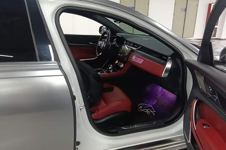 Used Jaguar XFL 2021 XFL 2.0T P250 Two-Wheel-Drive Elite Sport Edition Right Front Seat