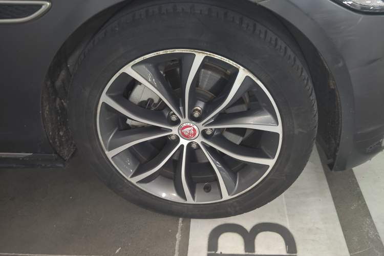 Used Jaguar XFL 2021 XFL 2.0T P250 Two-Wheel-Drive Elite Sport Edition Right Front Wheel Hub