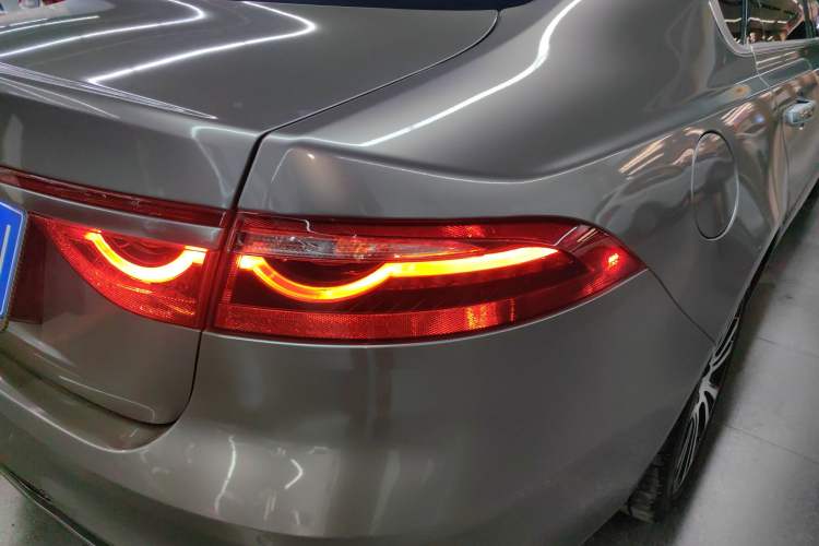 Used Jaguar XFL 2021 XFL 2.0T P250 Two-Wheel-Drive Luxury Deluxe Edition Right Rear Taillight