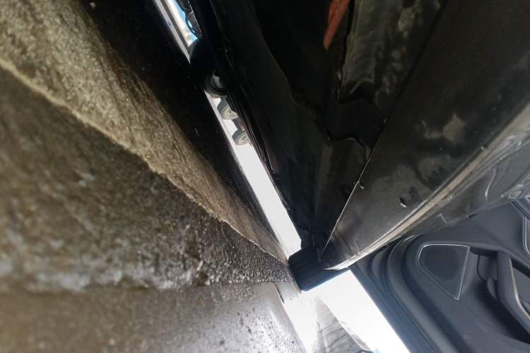 Used Jaguar XFL 2021 XFL 2.0T P250 All-Wheel-Drive Shimmering Black Sport Edition Right Side Sill