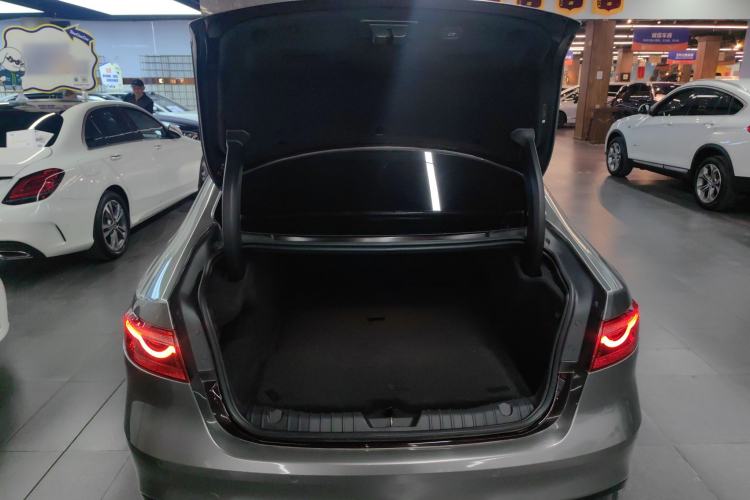 Used Jaguar XFL 2021 XFL 2.0T P250 Two-Wheel-Drive Luxury Deluxe Edition Trunk