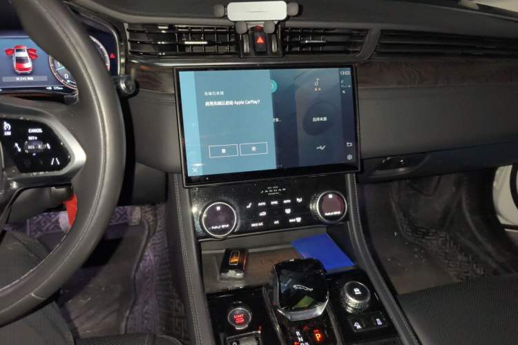 Used Jaguar XFL 2021 XFL 2.0T P250 Two-Wheel-Drive Luxury Deluxe Edition Audio And AC Panel