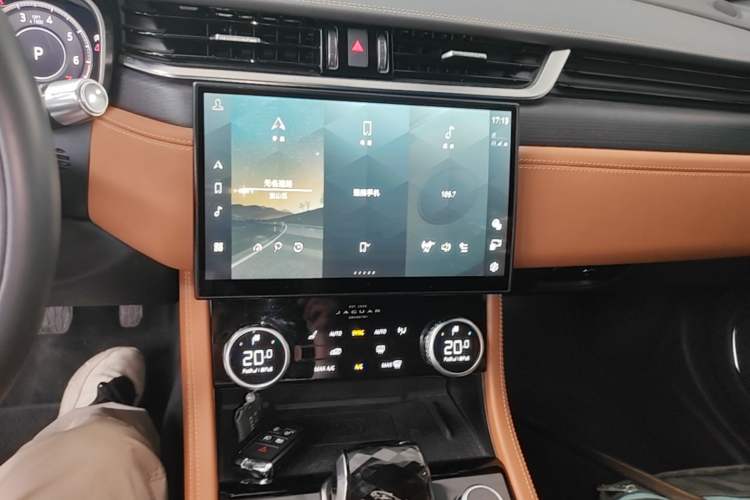 Used Jaguar XFL 2021 XFL 2.0T P250 Two-Wheel-Drive Elite Sport Edition Audio And AC Panel
