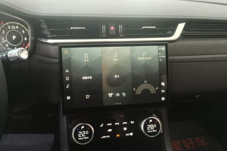 Used Jaguar XFL 2021 XFL 2.0T P250 Two-Wheel-Drive Luxury Deluxe Edition Audio And AC Panel